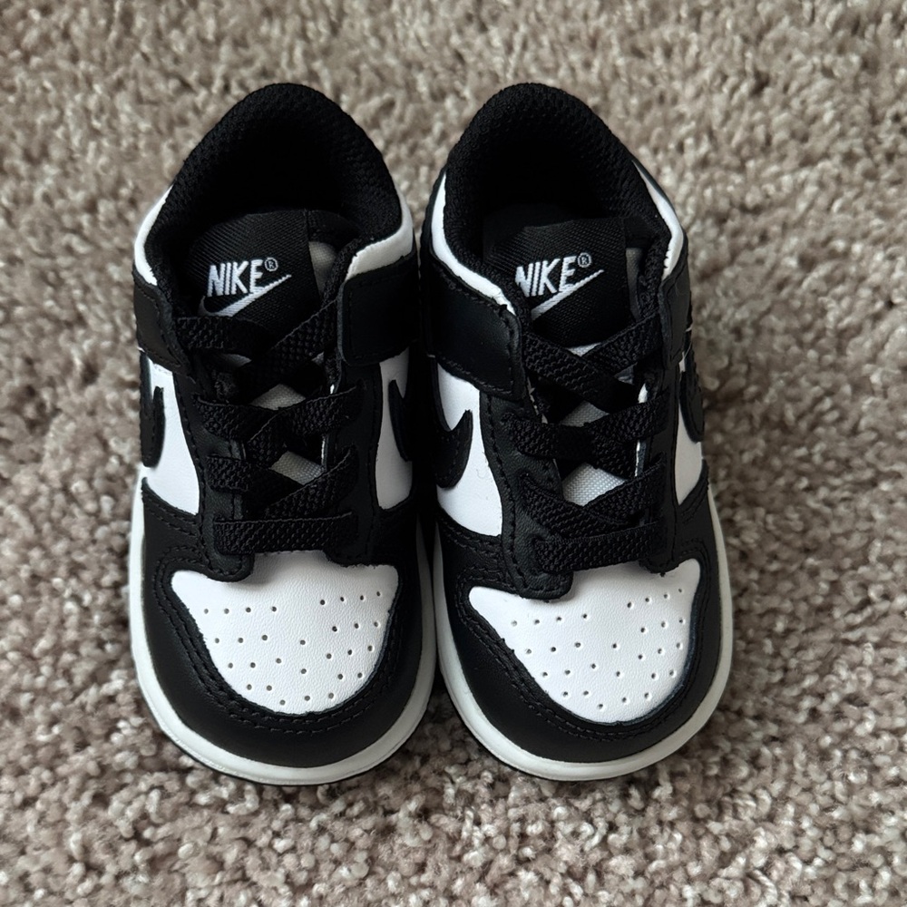 Nike Kids Black & White Low-Top Swoosh Sneakers